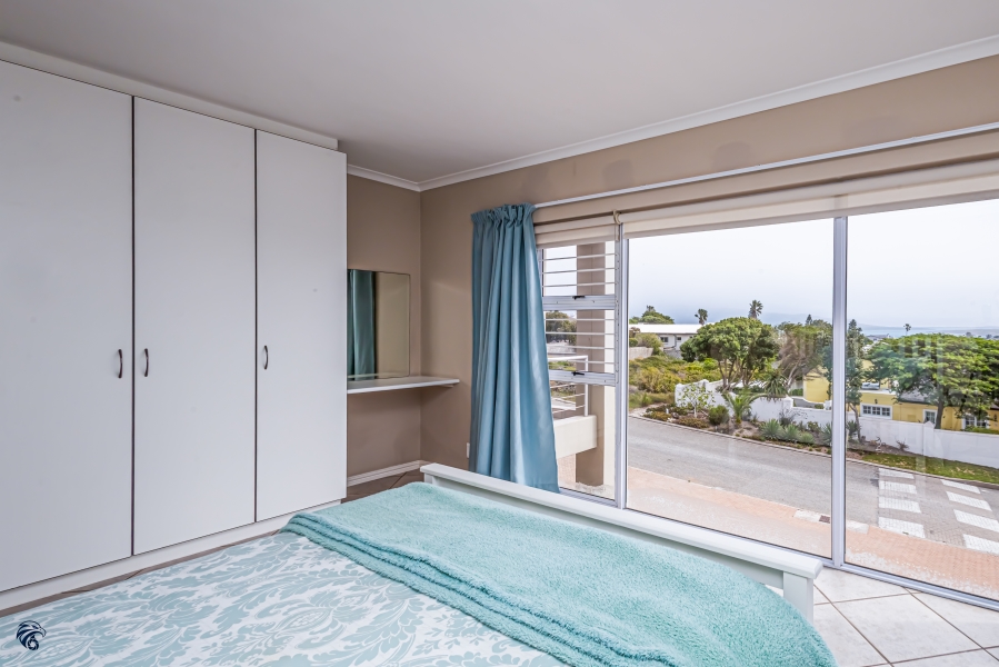 6 Bedroom Property for Sale in Middedorp Western Cape